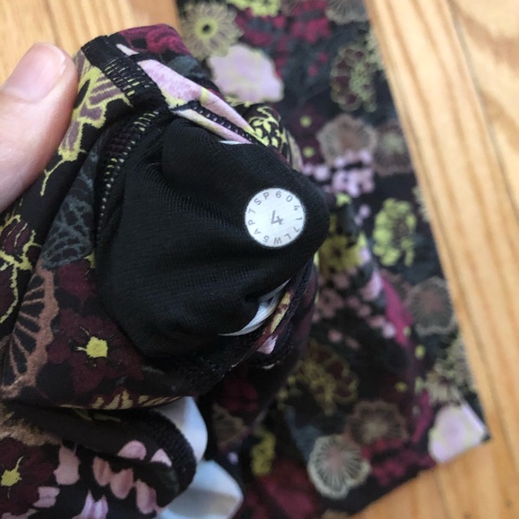 Lululemon fluorolace luxtreme leggings - Picture 4 of 5